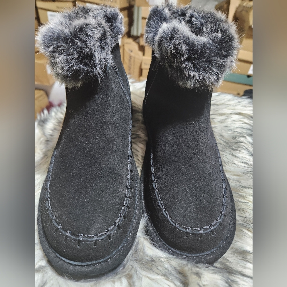 NWT-N-BOX, BearPaw, Black Doyal Ankle Boots with Faux Fur Trim size9